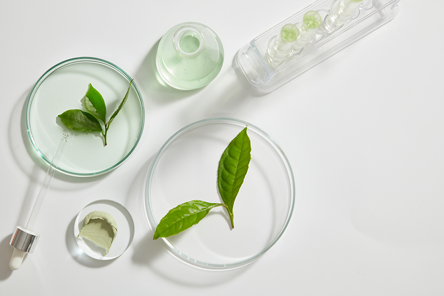 薬用化粧品や医薬部外品の違いってなに?ヒアルロン酸など保湿成分の知識もつけてスキンケアをご機嫌に