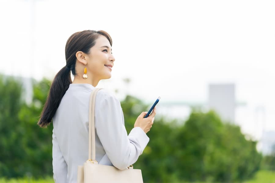 低気圧頭痛は天気予報のチェックと規則正しい生活で対策を!自分に合った頭痛薬を準備して痛みに備えよう