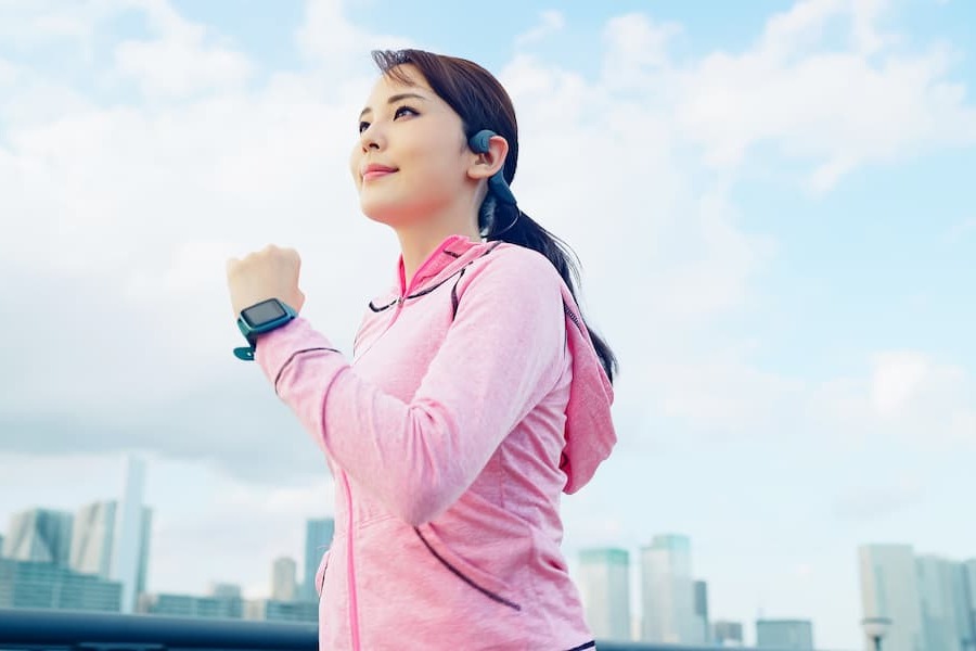 失敗しない夏のスポーツウェアの選び方!ジムと屋外で着るウェアの違い、インナーの重要性も解説