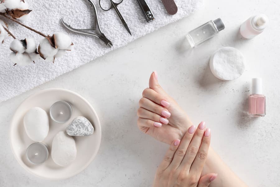 セルフネイルケアで健康的で美しいネイルをゲット!初心者もすぐに始められる道具ややり方講座