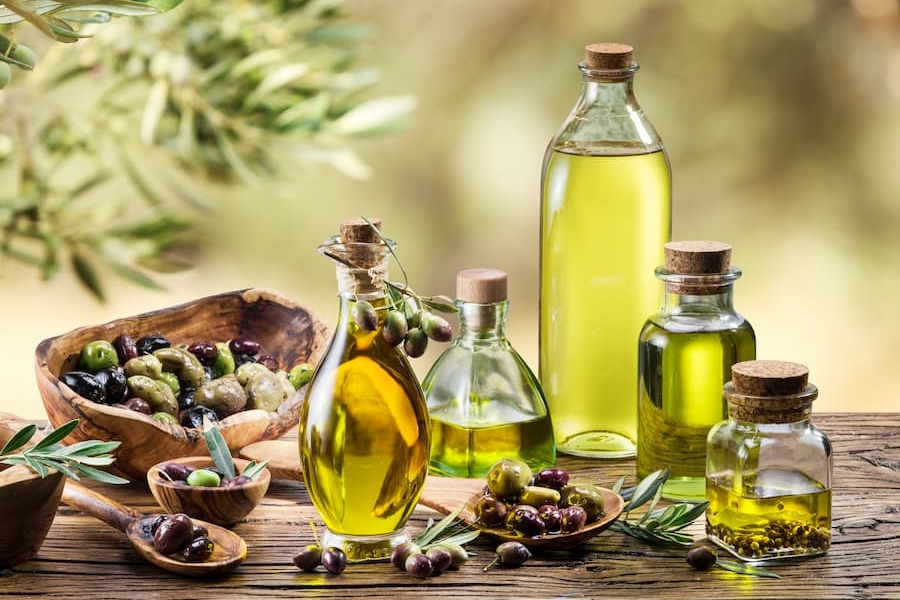 エキストラバージンオリーブオイルとは?オリーブオイルとの違いについて徹底解説