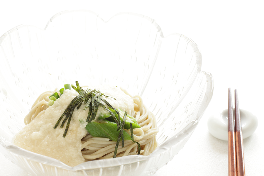 夏バテを予防・解消する食事で元気に!おすすめの栄養素や調理の工夫点を解説!コンビニや外食のポイントも紹介