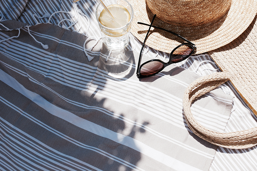 紫外線がもたらす人体への影響とは?急性・慢性の症状や皮膚・目への影響、紫外線対策まで詳しく解説