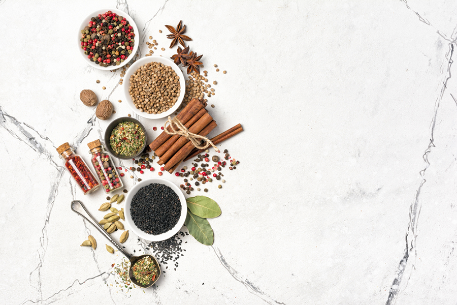 更年期とはいつから?原因はなに?男性にもあてはまる障害や症状の治療法とおすすめのセルフケア