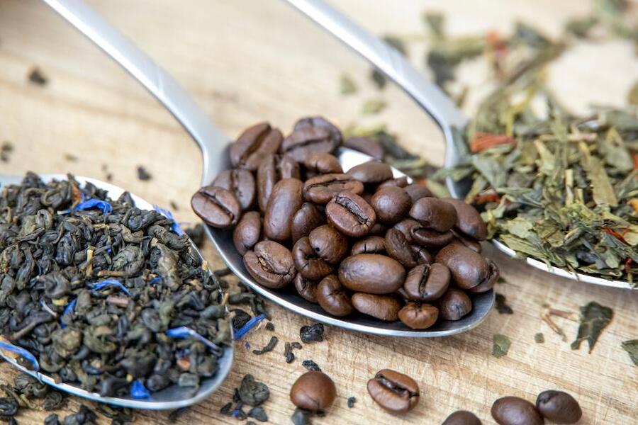 【管理栄養士執筆】目の疲れ解消に摂りたい栄養素と食べ物・飲み物はコレ!とっておきレシピ3つを紹介