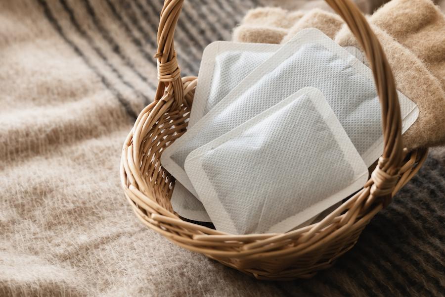 カイロの温度が上がる秘密は中身にあり!安全な使い方・捨て方・使用期限を知り、快適なあたたかさを