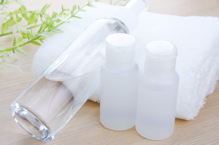 保湿とはなぜ大事なの?乾燥や紫外線の影響を知り、乳液やクリームを使ったスキンケアを習慣にしよう