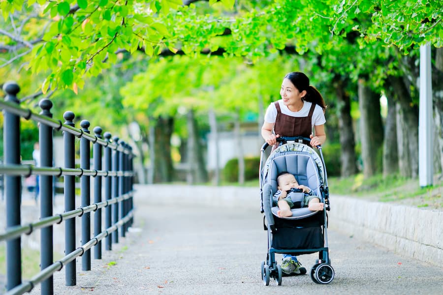 ベビーカーの中はどのくらい暑い？赤ちゃんの熱中症予防のためにできる